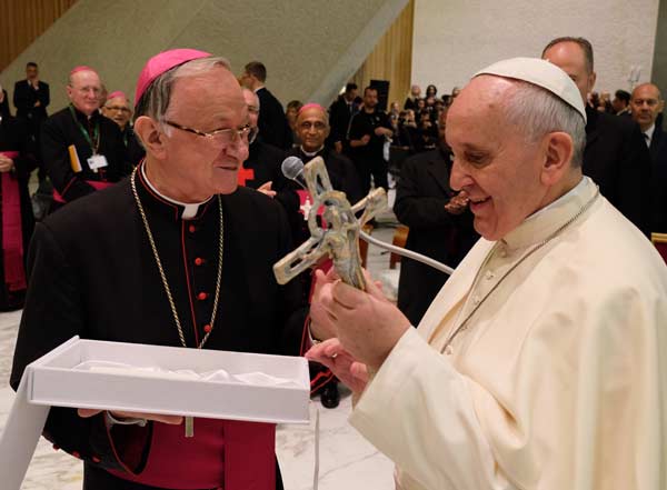 Il Cardinal Zygmunt Zimowsi con Papa Francesco.   