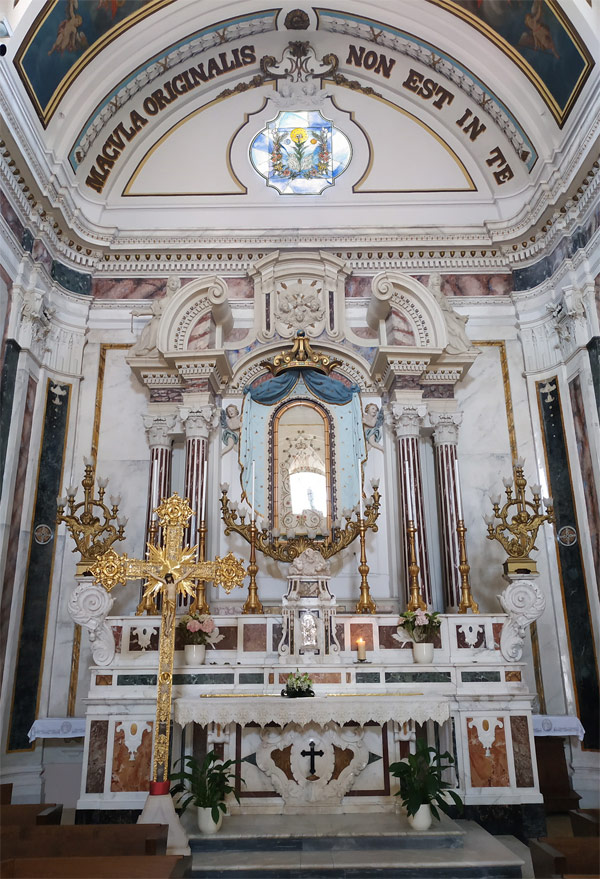 Altar, church 
