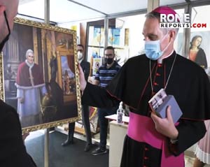 Exponen en Roma objetos personales de Benedicto XVI