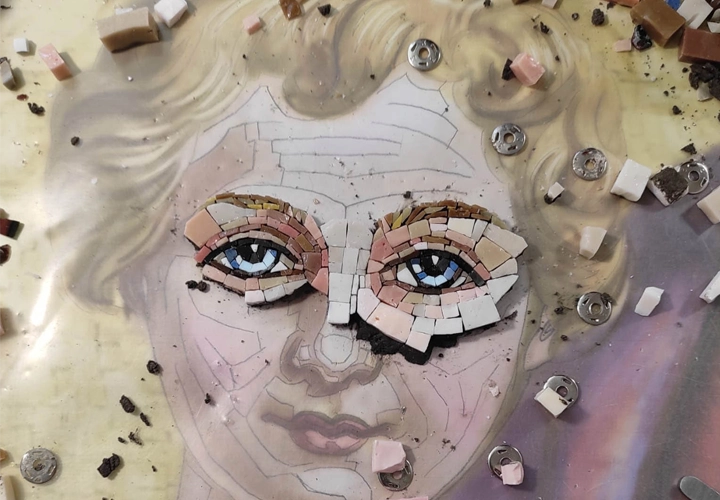 realizzazione a mosaico del volto del Bambin Gesù