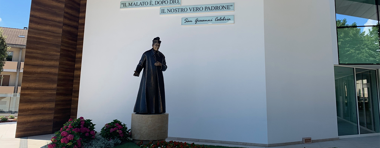 Statua realizzata per l'ospedale Sacro Cuore di Negrar a Verona