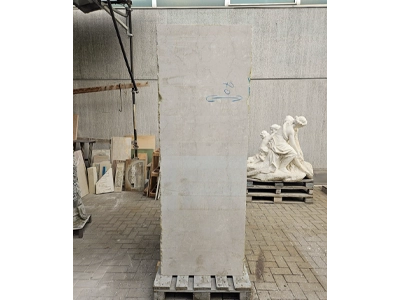Blocco di marmo massiccio per la scultura di una statua