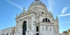 dettaglio del restauro della basilica di Madonna della Salute di Venezia