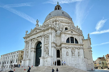 dettaglio del restauro della basilica di Madonna della Salute di Venezia